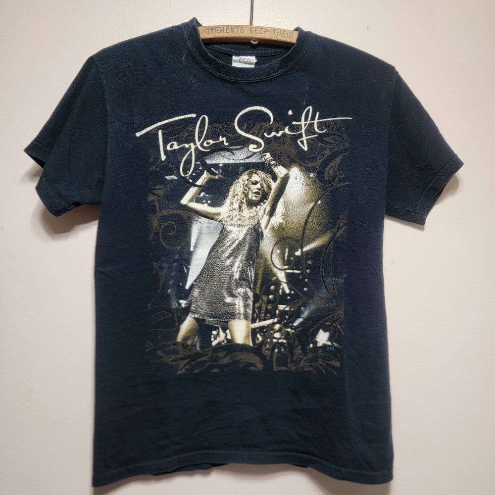 2009 Taylor Swift Fearless Concert Shirt Size Small 18x25